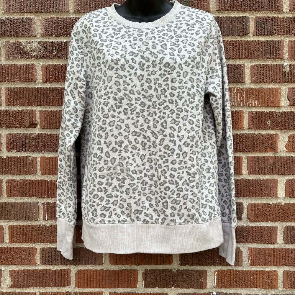 Tek Crew Leopard print crew neck thumb hole fleece sweatshirt Size M